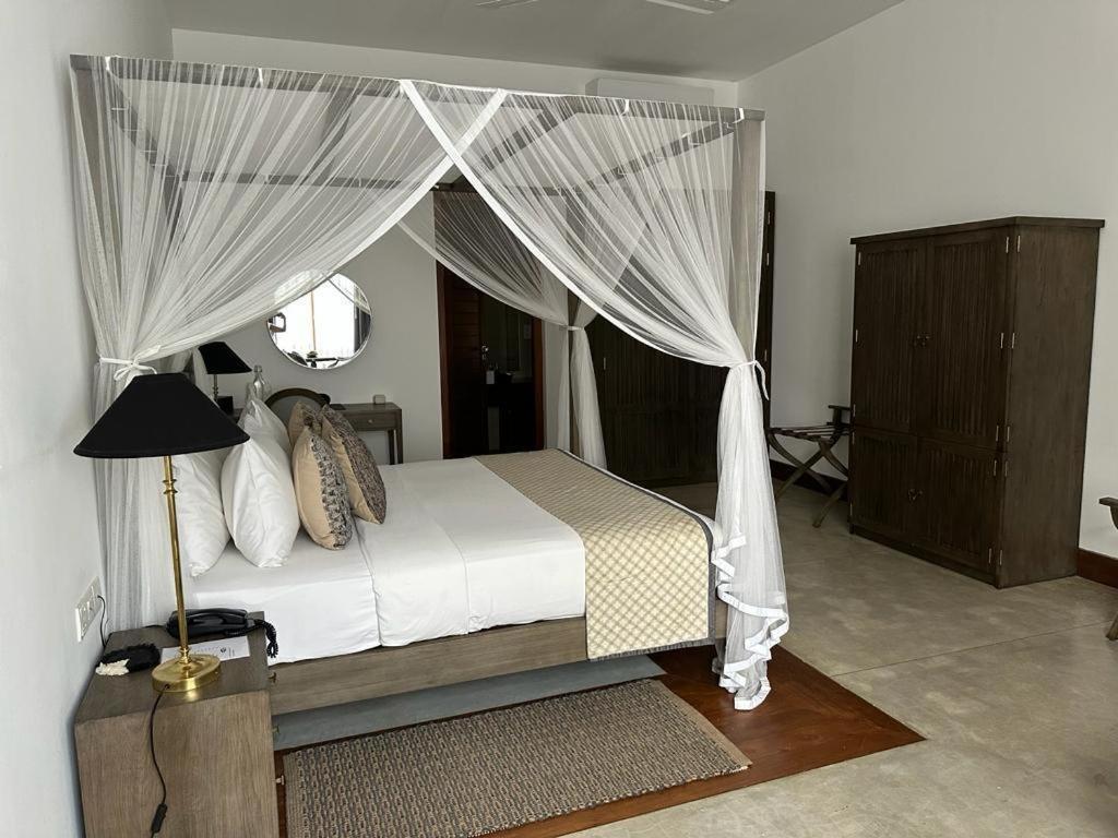 The Villa By Contemporary Ceylon Ваддува Экстерьер фото